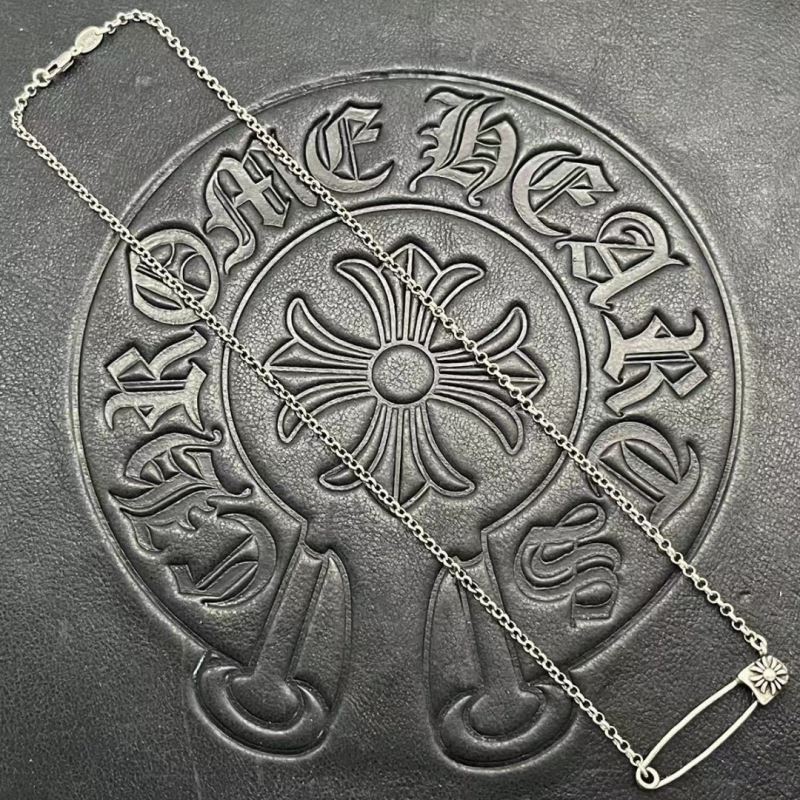 Ch*0me He**ts necklaces
